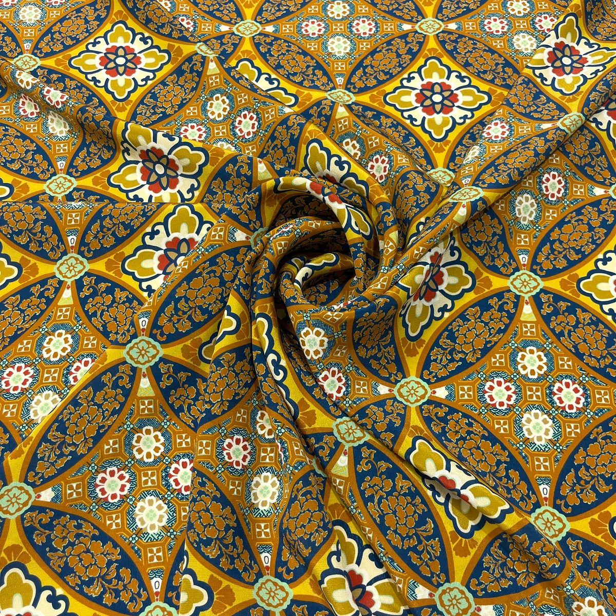 Crêpe de Chine in pura seta con fantasia ornamentale giallo ocra e blu