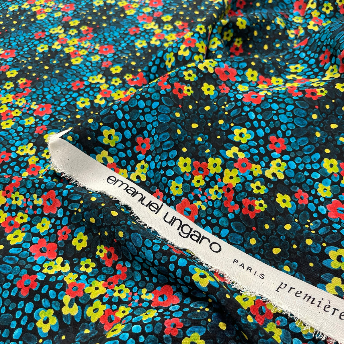 Crêpe de Chine Emanuel Ungaro in pura seta con microfantasia floreale multicolore