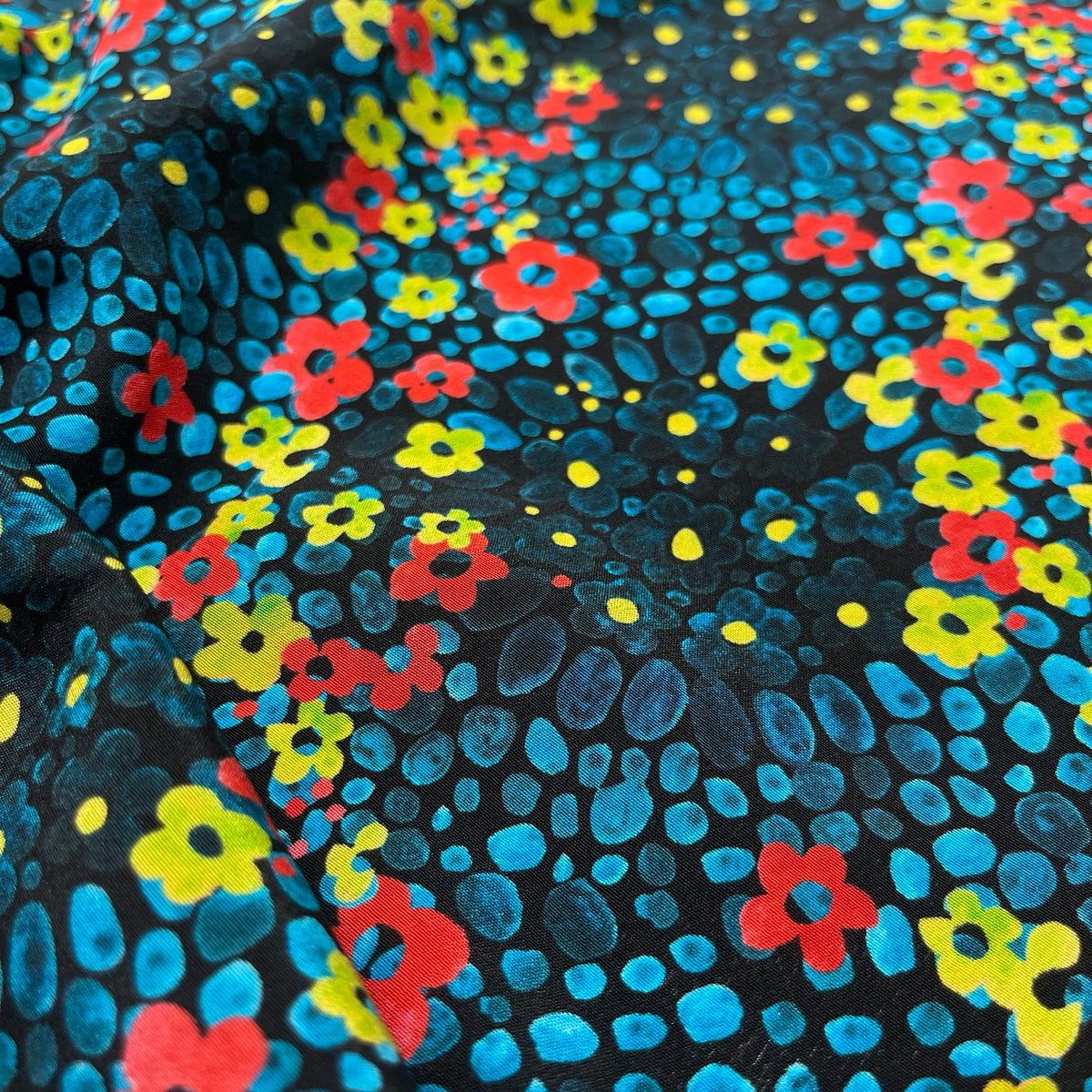 Crêpe de Chine Emanuel Ungaro in pura seta con microfantasia floreale multicolore