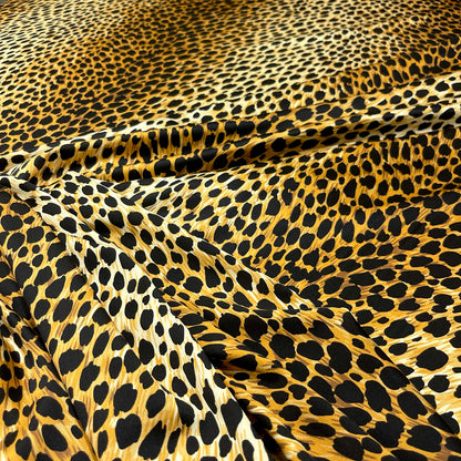 Seta elasticizzata con fantasia maculata, veduta distesa del disegno animalier