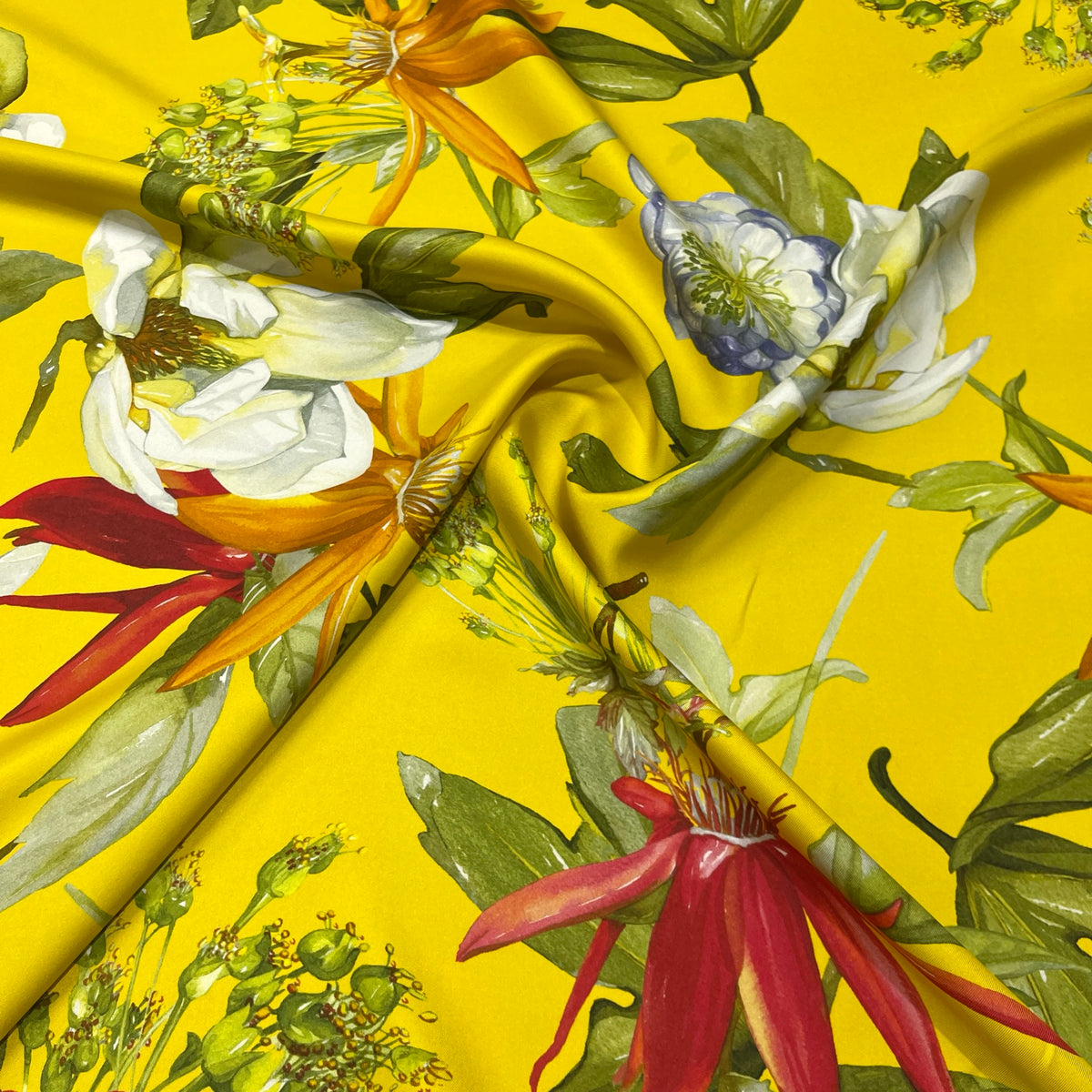 Twill 100% seta con stampa floreale su fondo giallo, Made in Italy