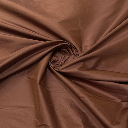 Shantung in pura seta marrone - drappeggio