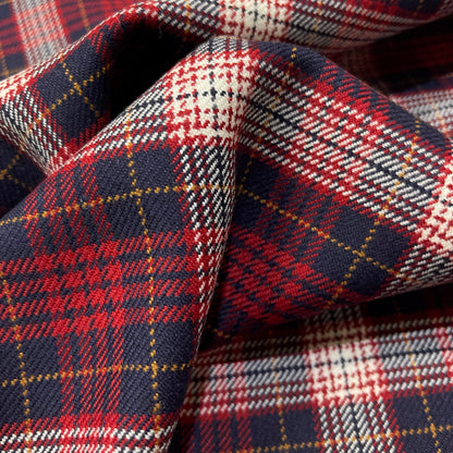 Tartan in pura lana vergine, primo piano della trama diagonale e della superficie