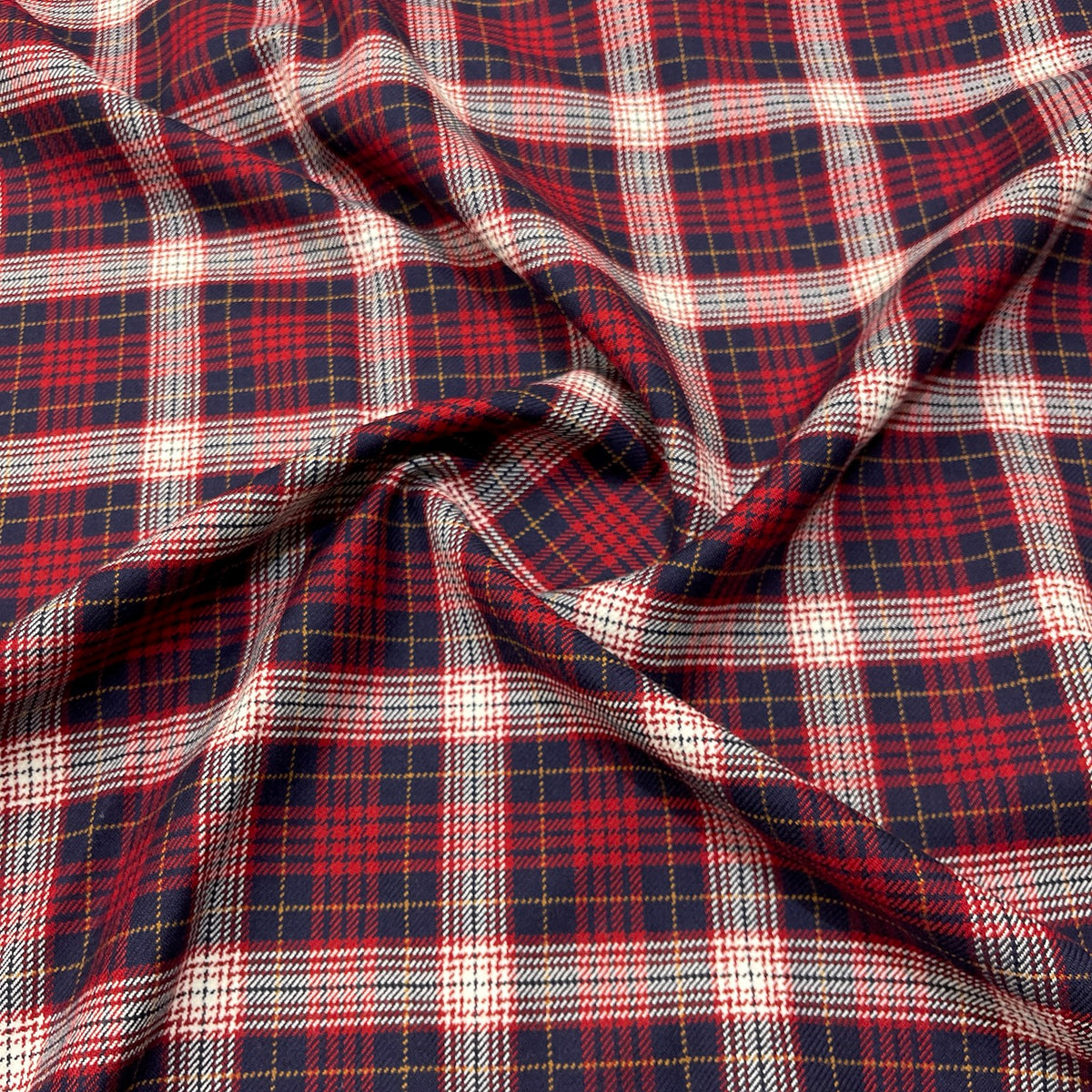 Tartan in pura lana vergine, veduta del tessuto drappeggiato e della fantasia a quadri