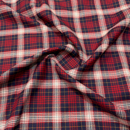 Tartan in pura lana vergine, veduta del tessuto drappeggiato e della fantasia a quadri